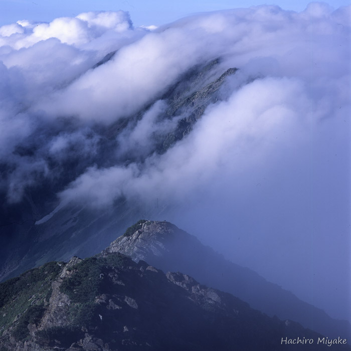 間ノ岳を越える雲海