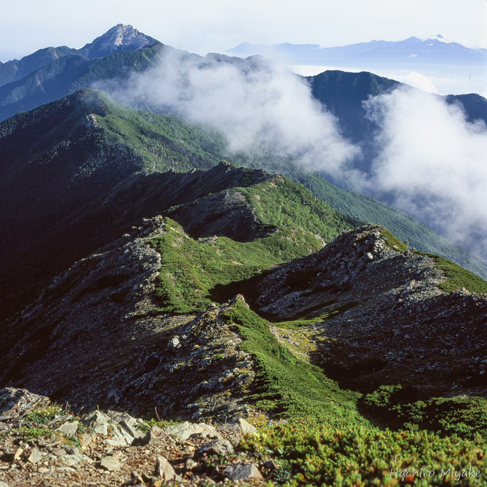 小太郎尾根の二重山稜と甲斐駒ヶ岳