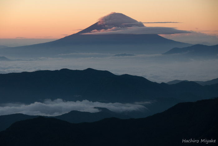 朝焼けの富士（北岳山荘より）